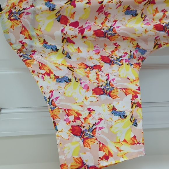 Multi color Chaus top - Picture 4 of 4